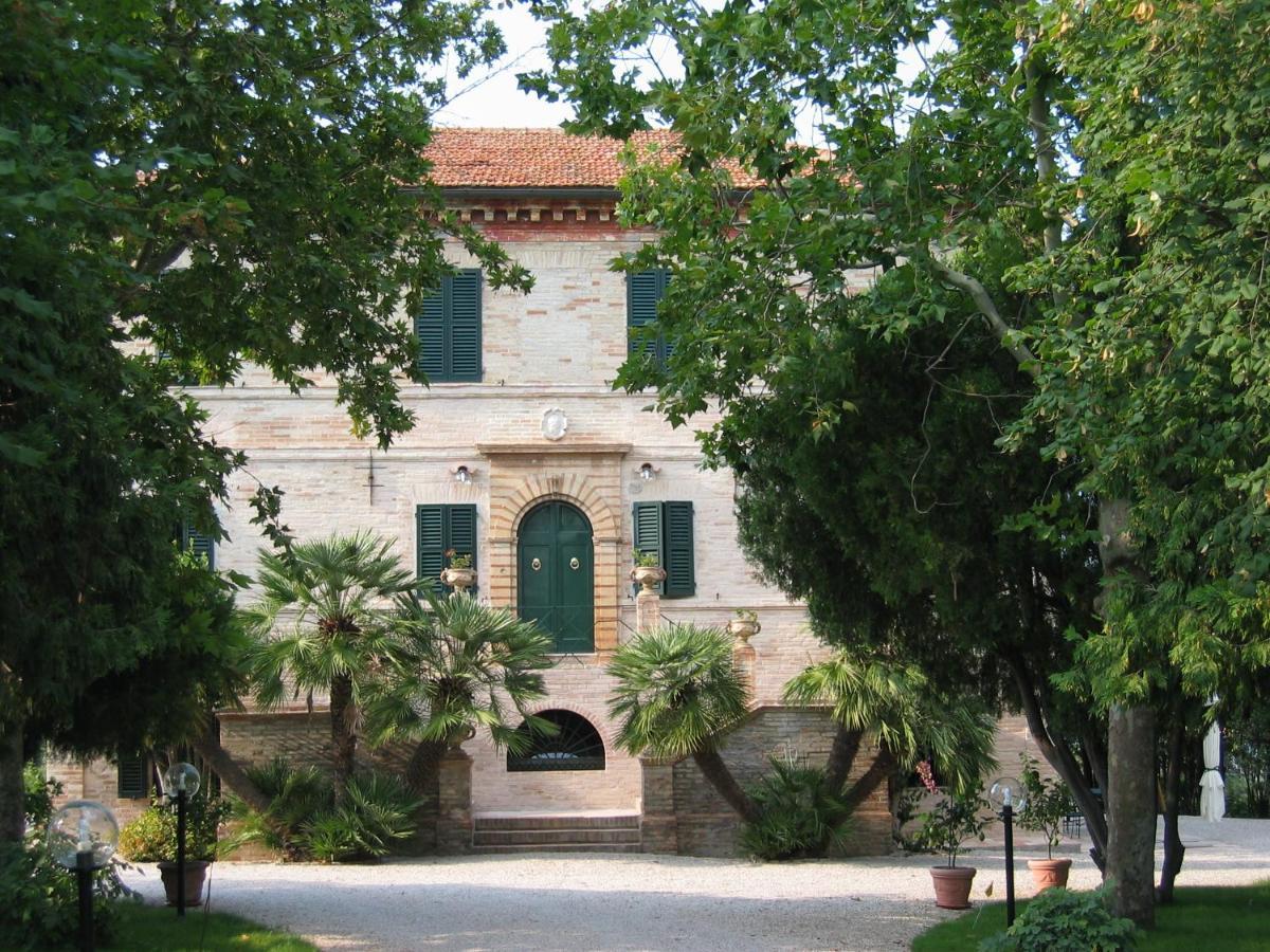 Villa Augusta Porto SantʼElpidio Eksteriør billede